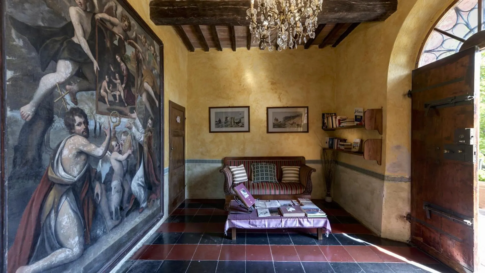 Quaint House In Murlo With Shared Pool Holiday home