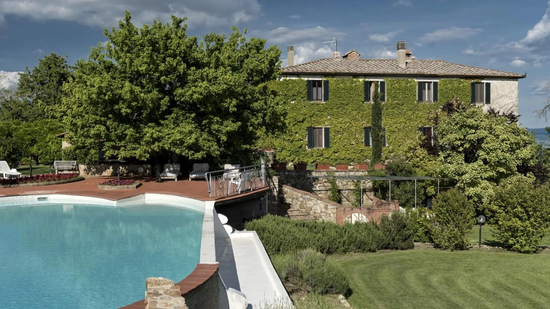 Quaint House In Murlo With Shared Pool Holiday home