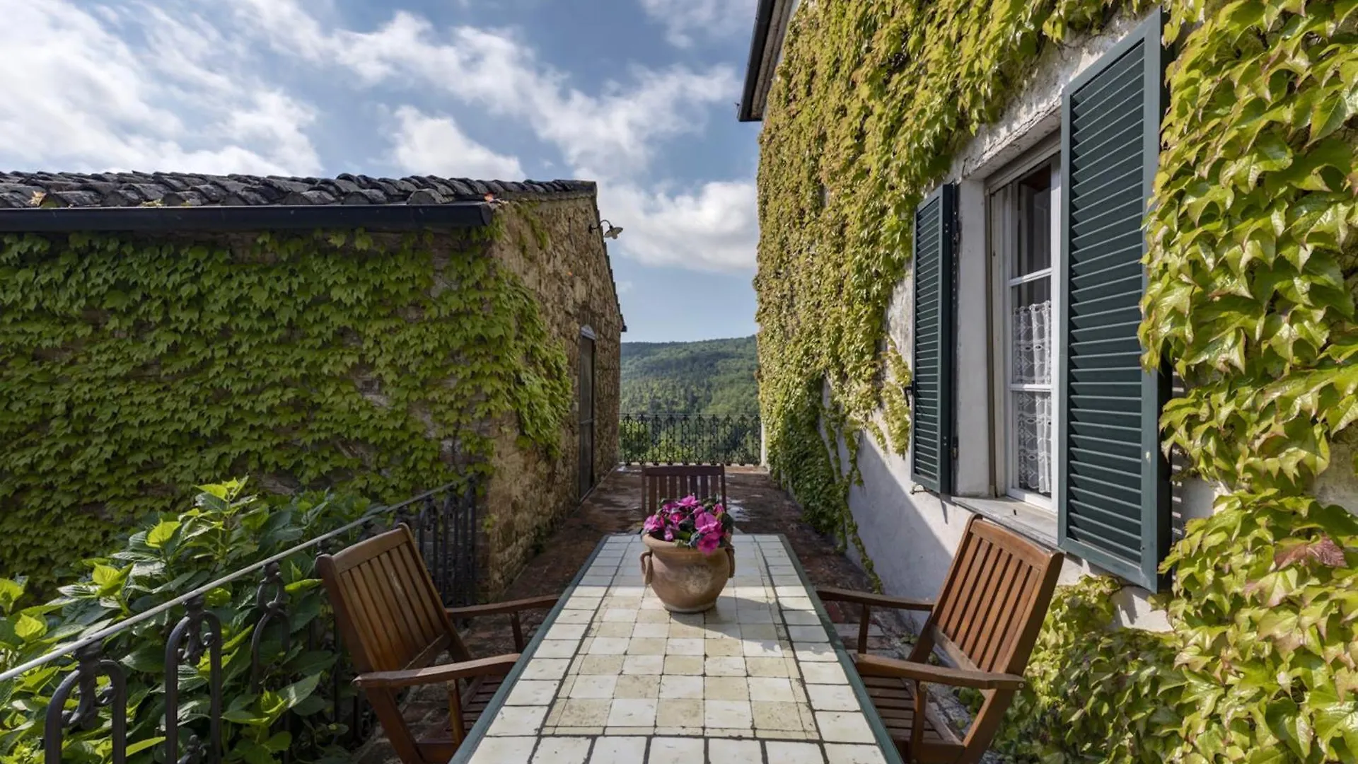 Quaint House In Murlo With Shared Pool Holiday home