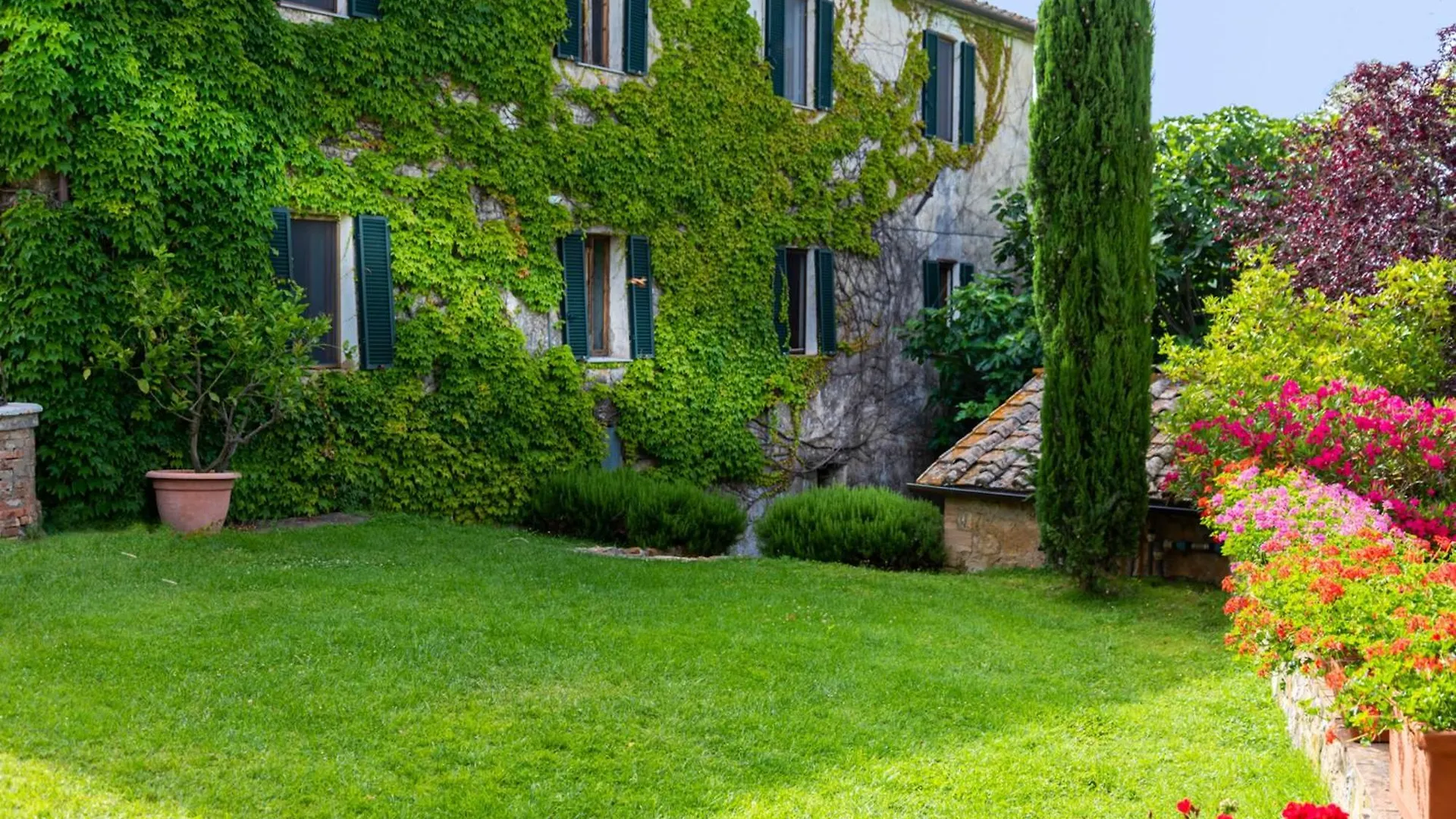 Holiday home Quaint House In Murlo With Shared Pool Italy