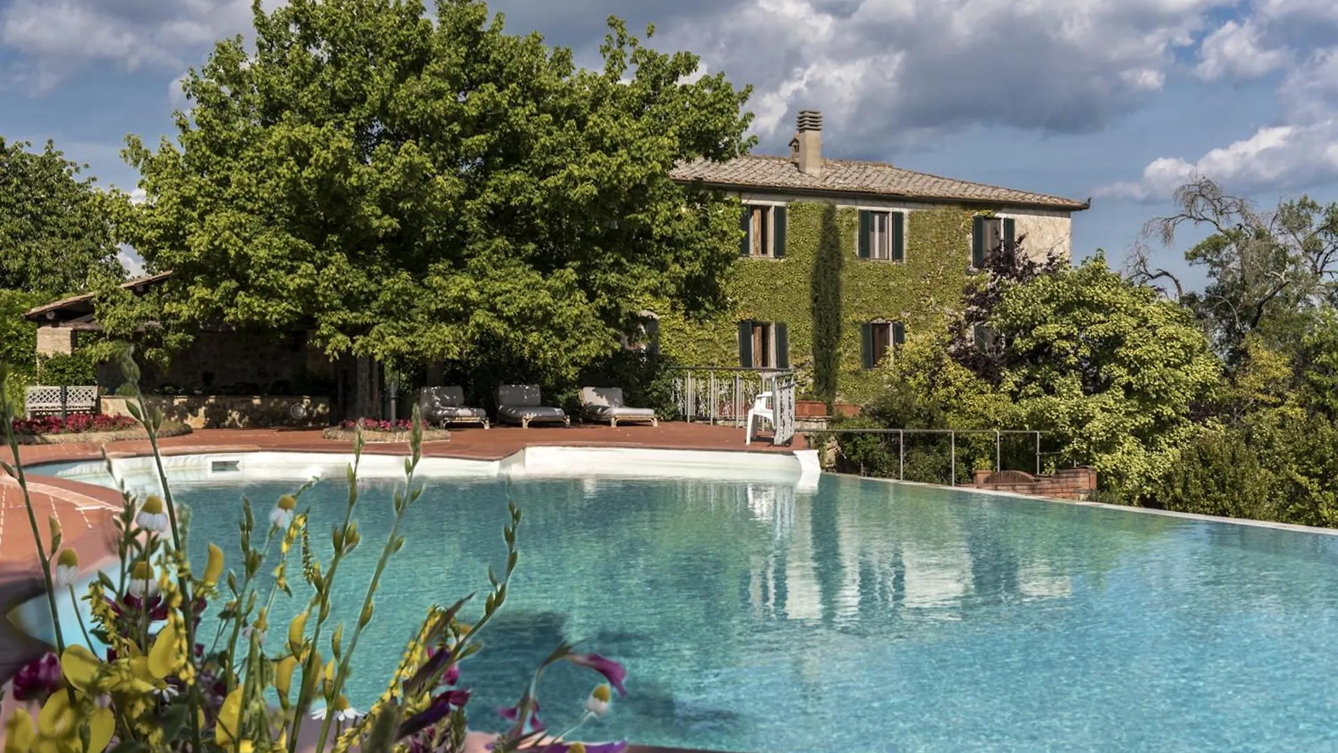 Quaint House In Murlo With Shared Pool Holiday home